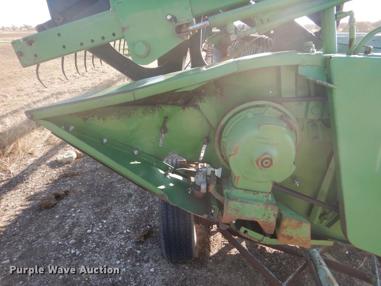 image for item DH7317 1994 John Deere 930  rigid head