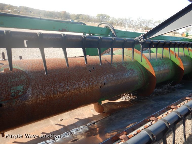 image for item DH7317 1994 John Deere 930  rigid head