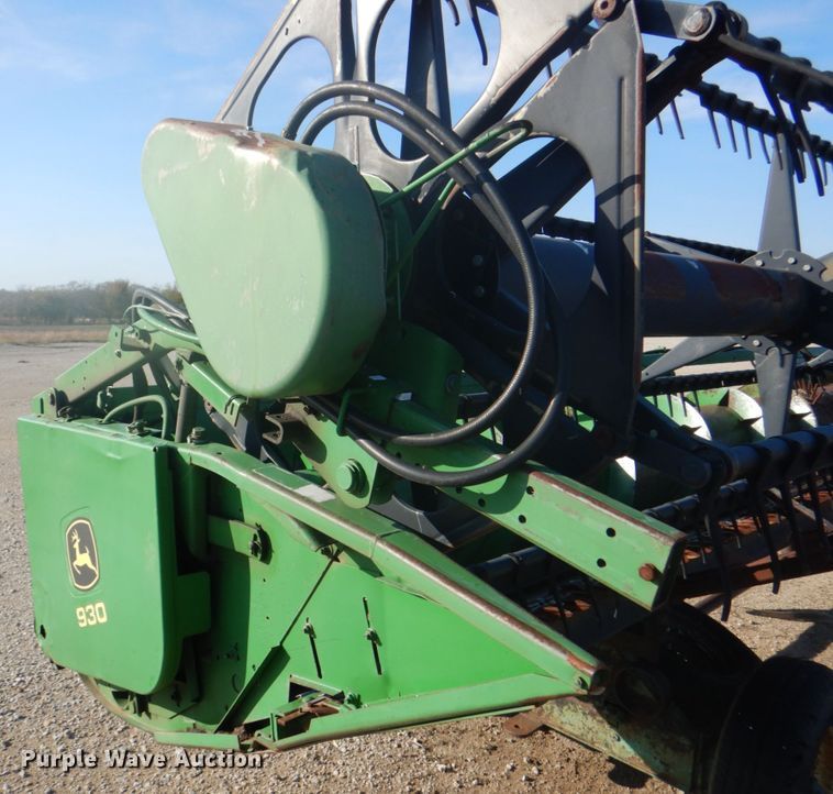 image for item DH7317 1994 John Deere 930  rigid head