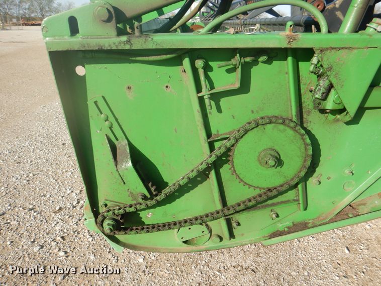 image for item DH7317 1994 John Deere 930  rigid head