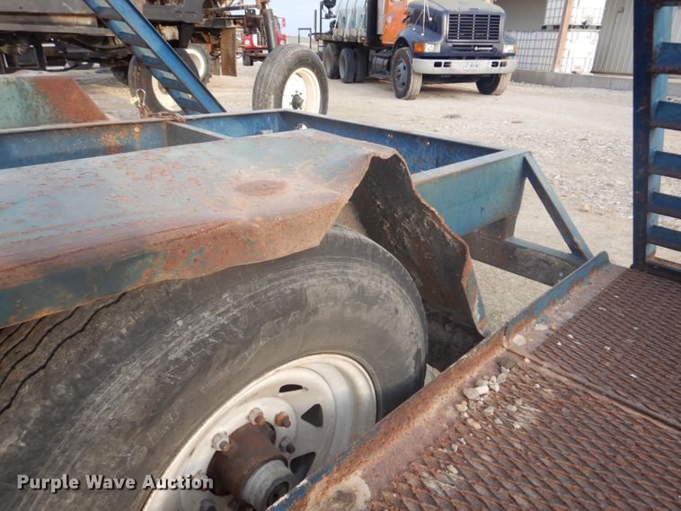 image for item DH8010 2000 Duo Lift 464014E  sprayer trailer