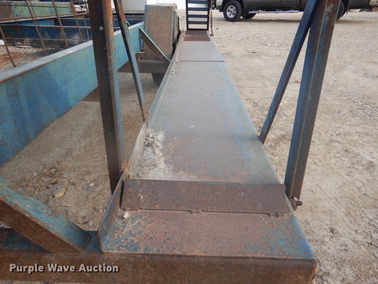 image for item DH8010 2000 Duo Lift 464014E  sprayer trailer