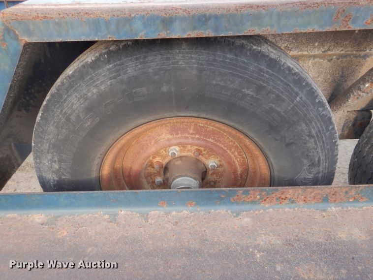 image for item DH8010 2000 Duo Lift 464014E  sprayer trailer