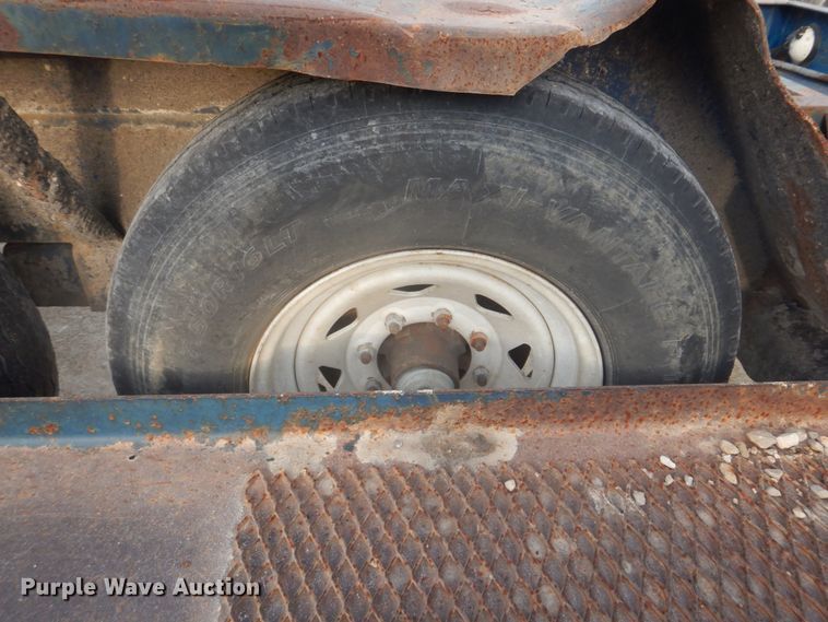 image for item DH8010 2000 Duo Lift 464014E  sprayer trailer