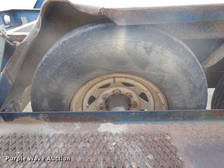 image for item DH8010 2000 Duo Lift 464014E  sprayer trailer