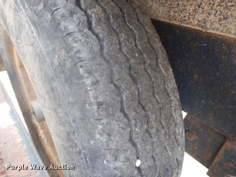 image for item DH8010 2000 Duo Lift 464014E  sprayer trailer