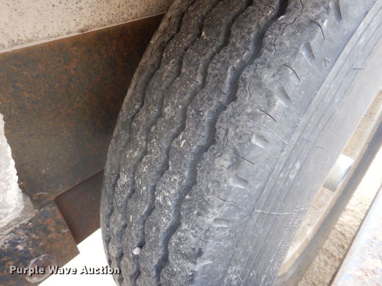 image for item DH8010 2000 Duo Lift 464014E  sprayer trailer