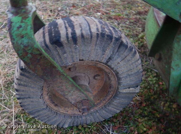image for item DH8069 Deere 205  rotary mower