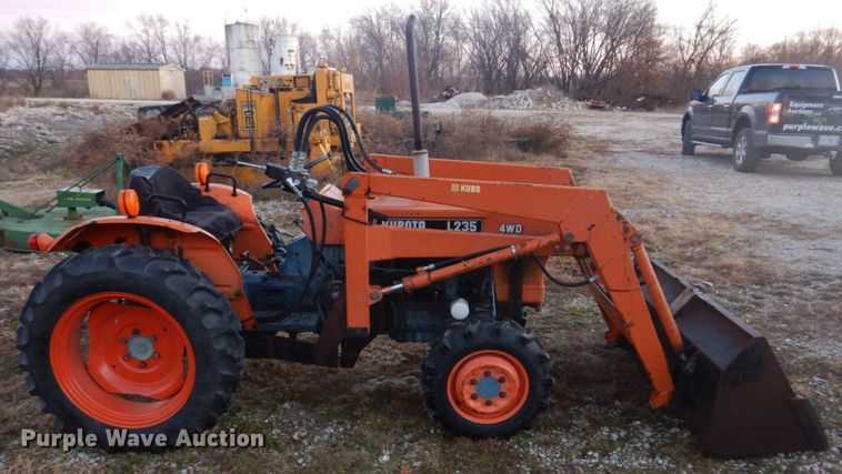 image for item DH8070 Kubota L235  MFWD tractor