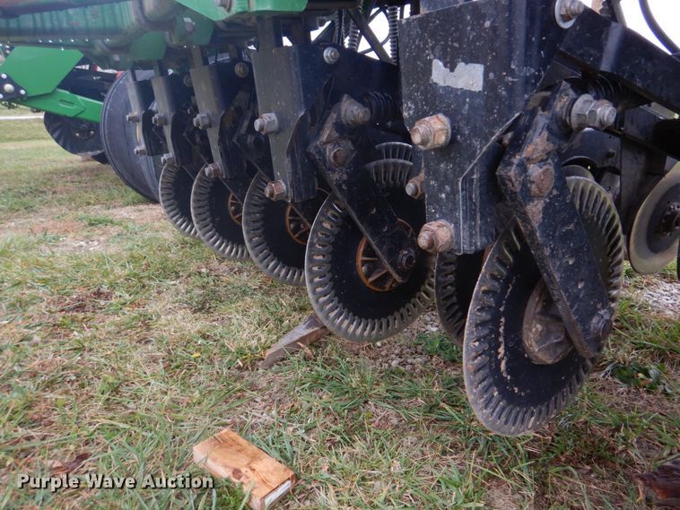 image for item DH8121 2002 Great Plains 705NT  grain drill