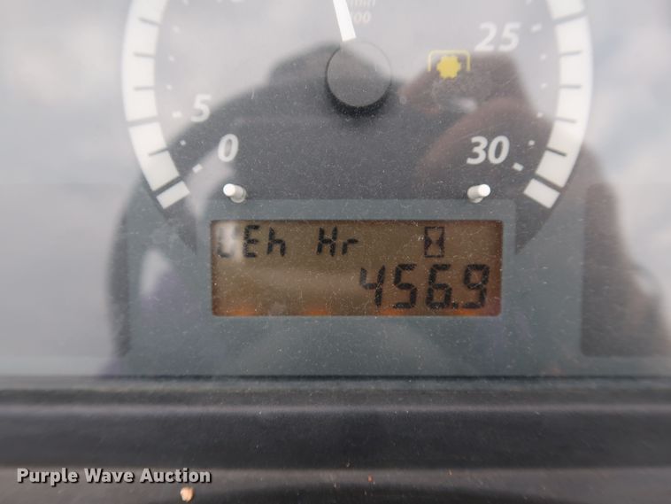 image for item DJ1993 2015 John Deere 4052M  MFWD tractor