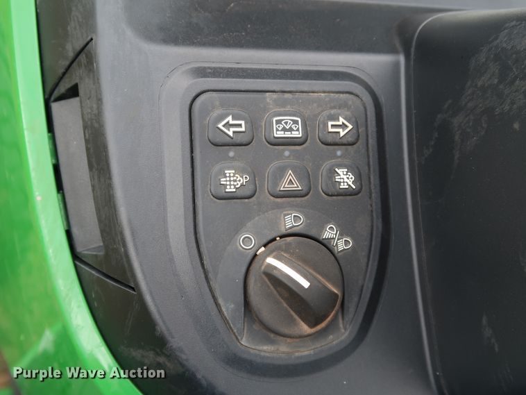 image for item DJ1995 2018 John Deere 4052M  MFWD tractor