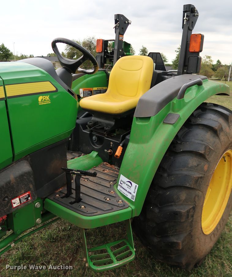 image for item DJ1996 2018 John Deere 4052M  MFWD tractor