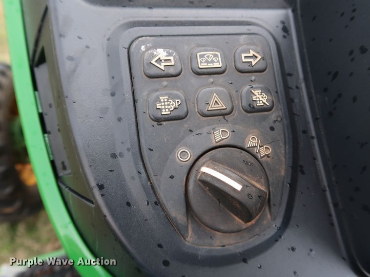 image for item DJ1996 2018 John Deere 4052M  MFWD tractor