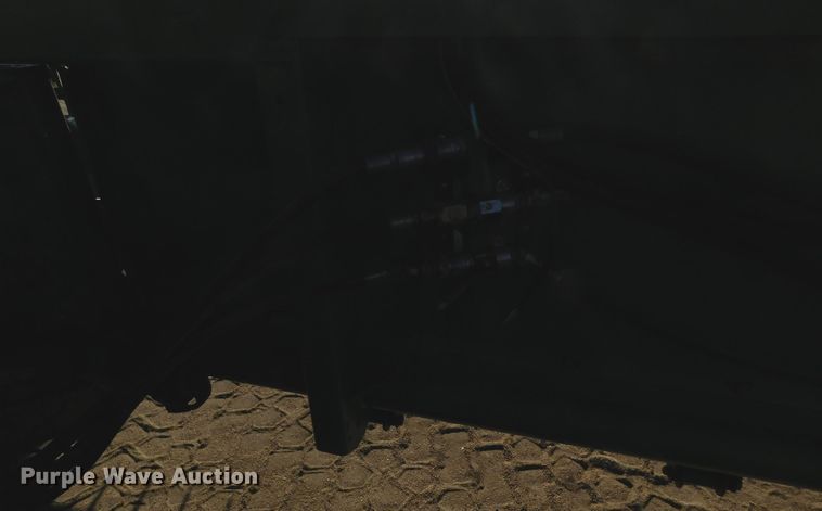 image for item DJ7569 2004 John Deere 630F  flex head