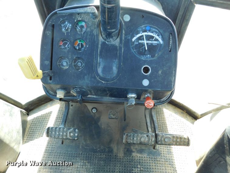 image for item DJ7570 1981 John Deere 4440  tractor