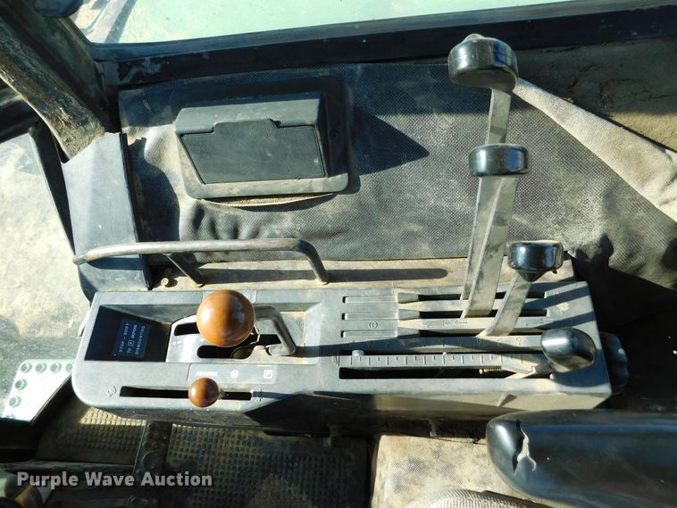 image for item DJ7570 1981 John Deere 4440  tractor