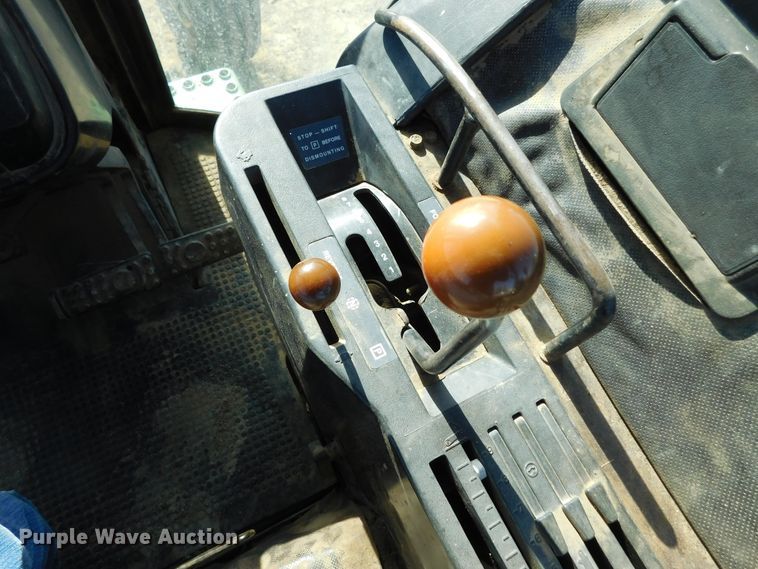 image for item DJ7570 1981 John Deere 4440  tractor