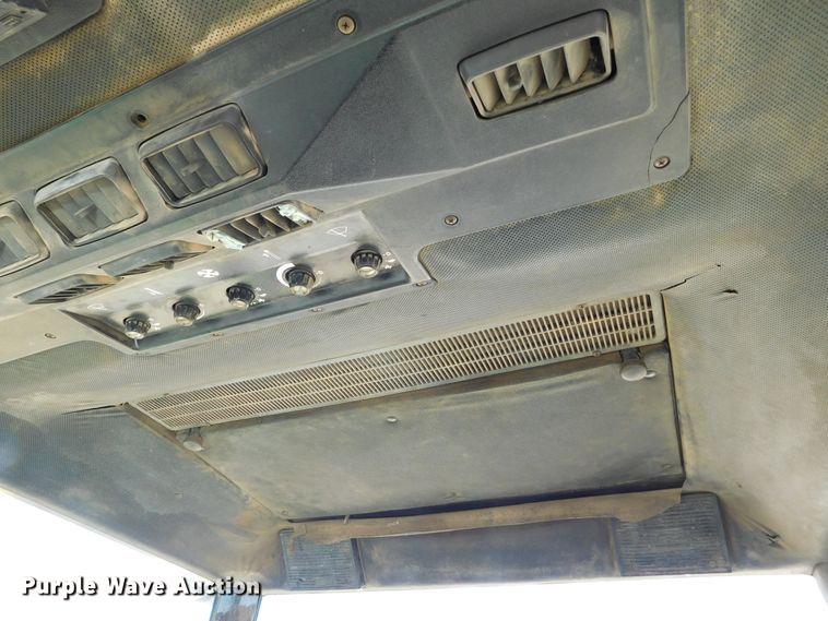 image for item DJ7570 1981 John Deere 4440  tractor