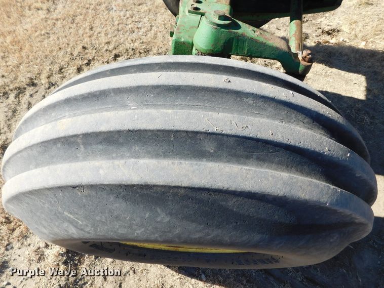 image for item DJ7570 1981 John Deere 4440  tractor