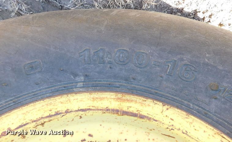 image for item DJ7570 1981 John Deere 4440  tractor