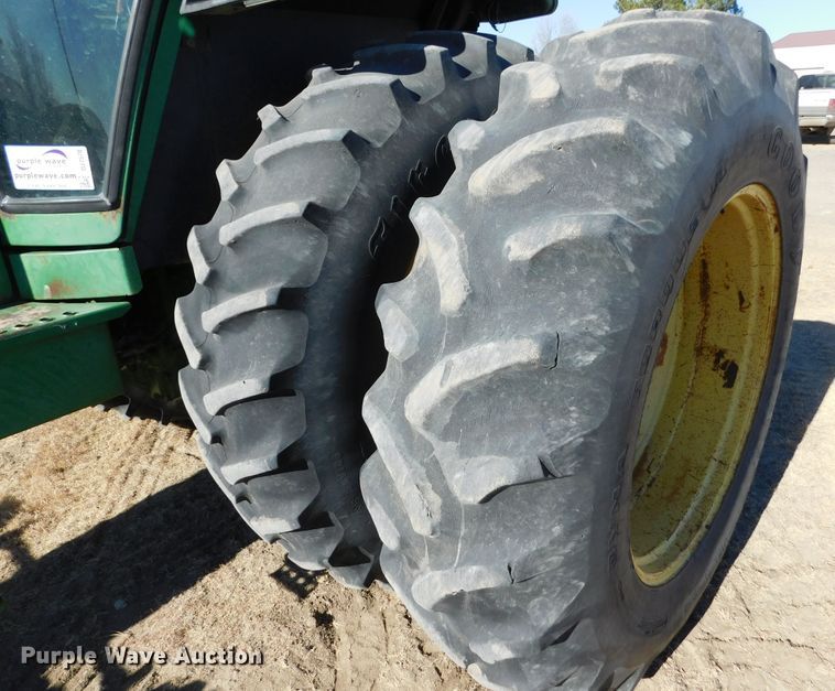 image for item DJ7570 1981 John Deere 4440  tractor