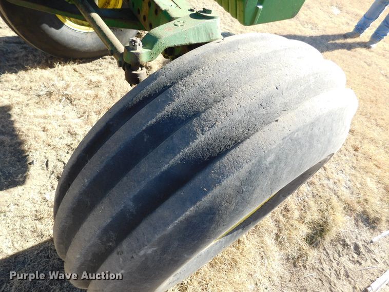 image for item DJ7570 1981 John Deere 4440  tractor