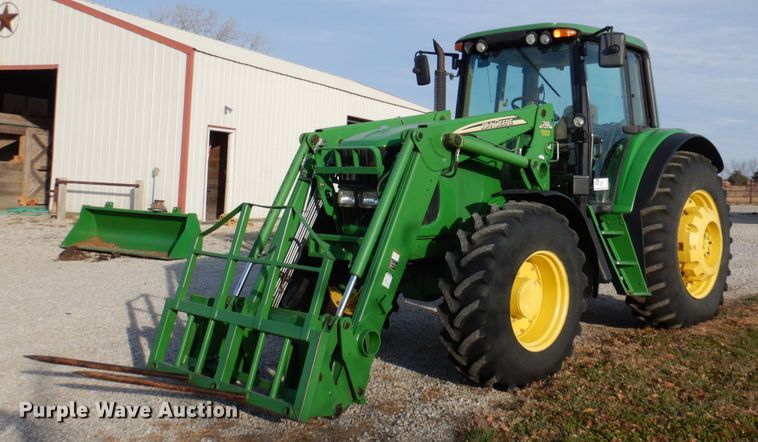 image for item DK1465 2003 John Deere 7220  tractor