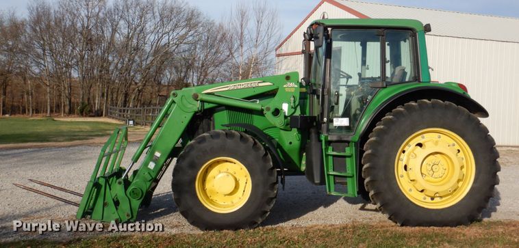 image for item DK1465 2003 John Deere 7220  tractor