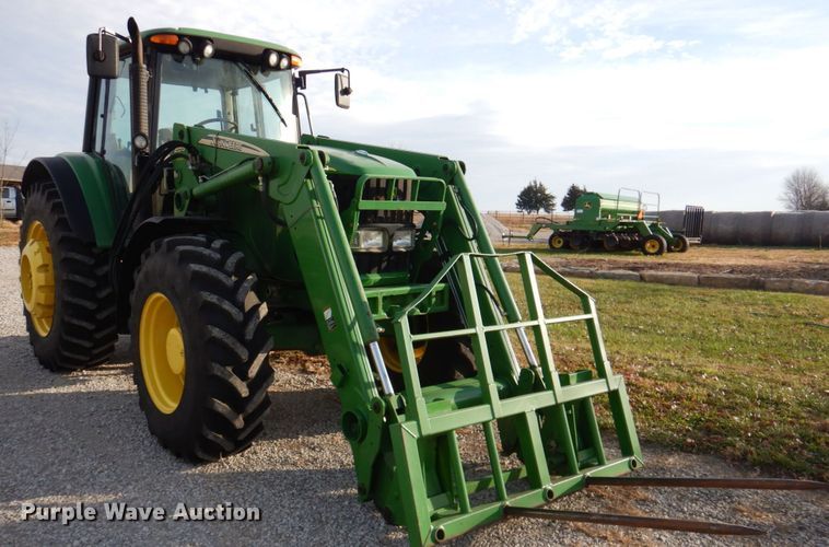 image for item DK1465 2003 John Deere 7220  tractor