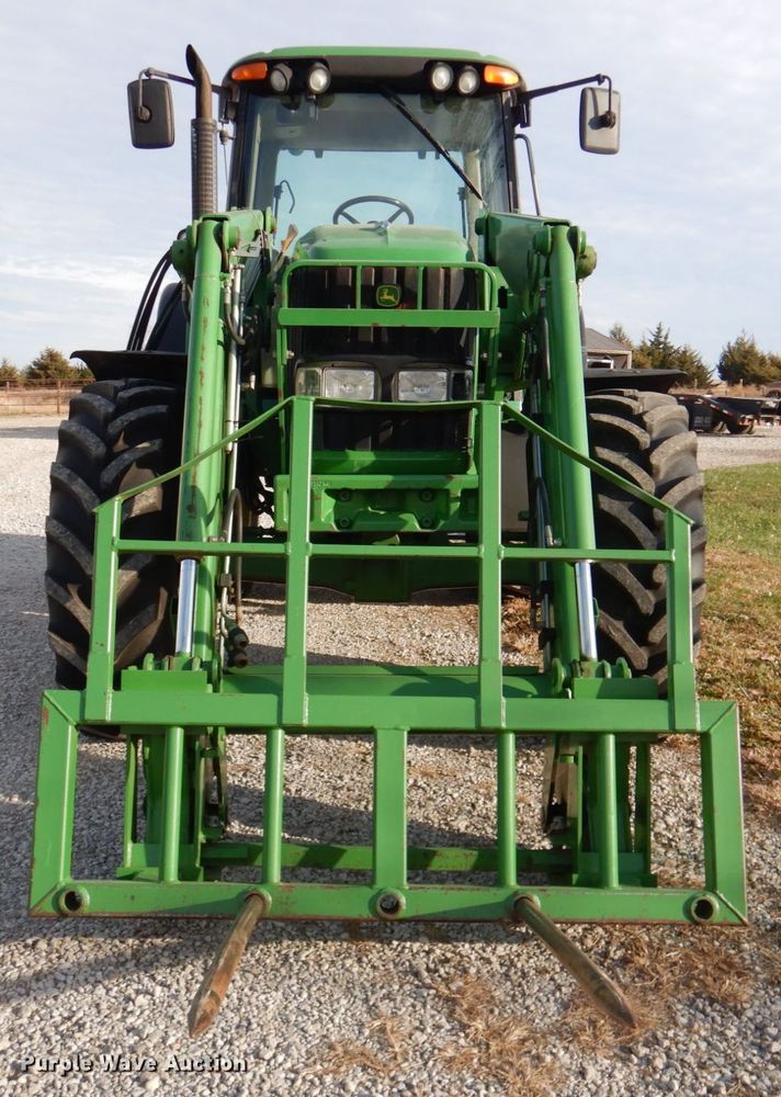 image for item DK1465 2003 John Deere 7220  tractor