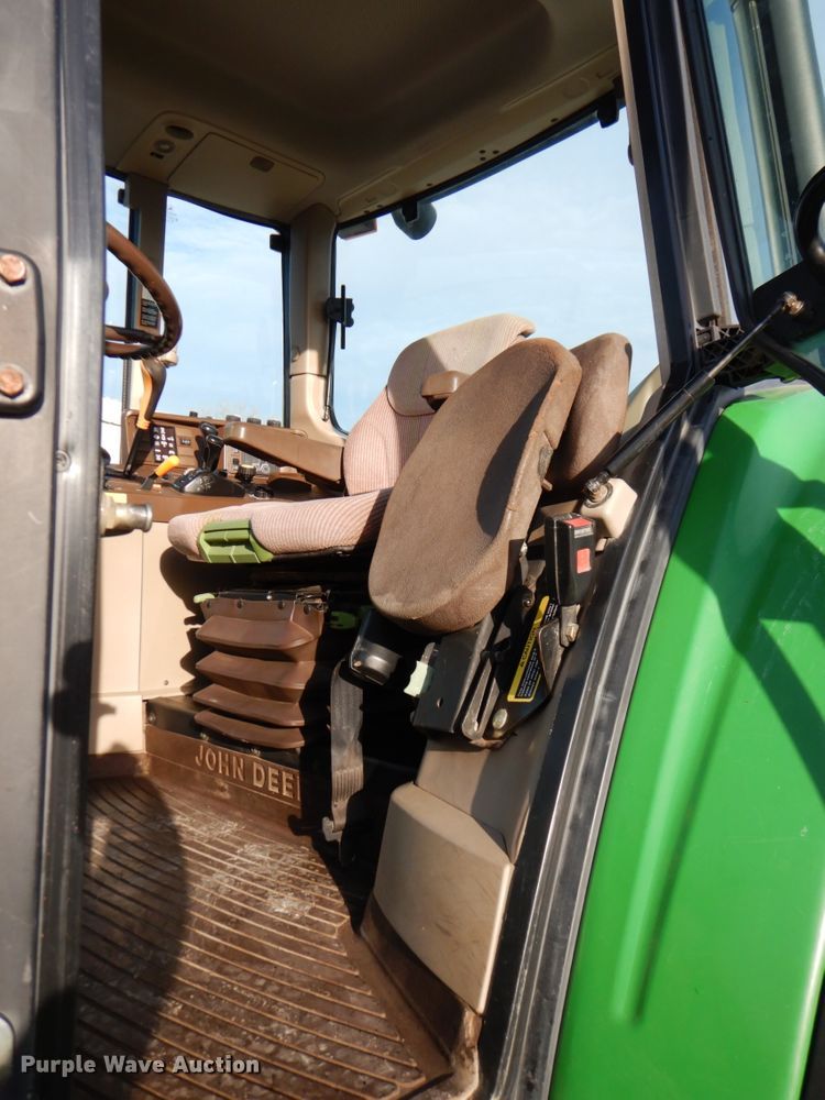 image for item DK1465 2003 John Deere 7220  tractor