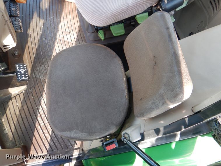 image for item DK1465 2003 John Deere 7220  tractor