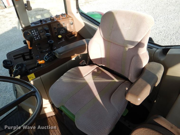 image for item DK1465 2003 John Deere 7220  tractor