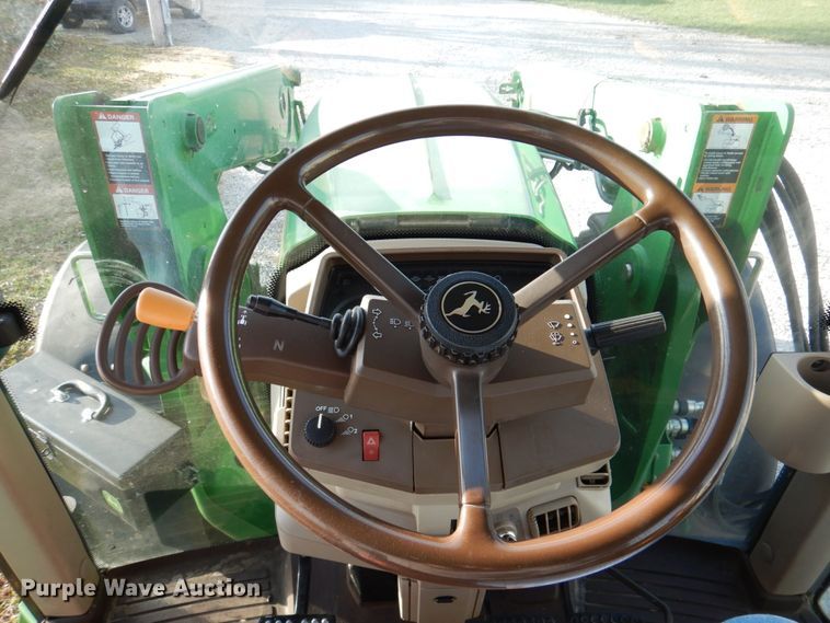 image for item DK1465 2003 John Deere 7220  tractor