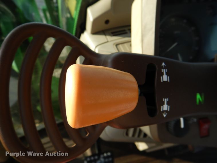 image for item DK1465 2003 John Deere 7220  tractor