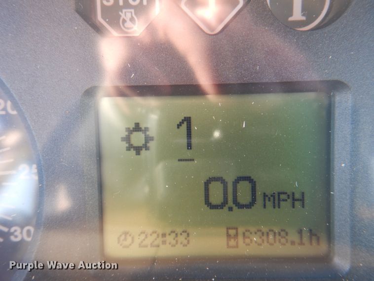 image for item DK1465 2003 John Deere 7220  tractor