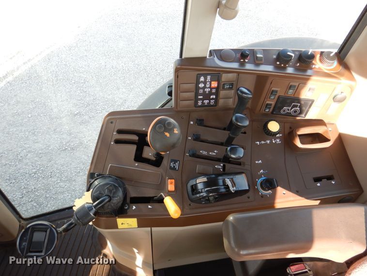 image for item DK1465 2003 John Deere 7220  tractor