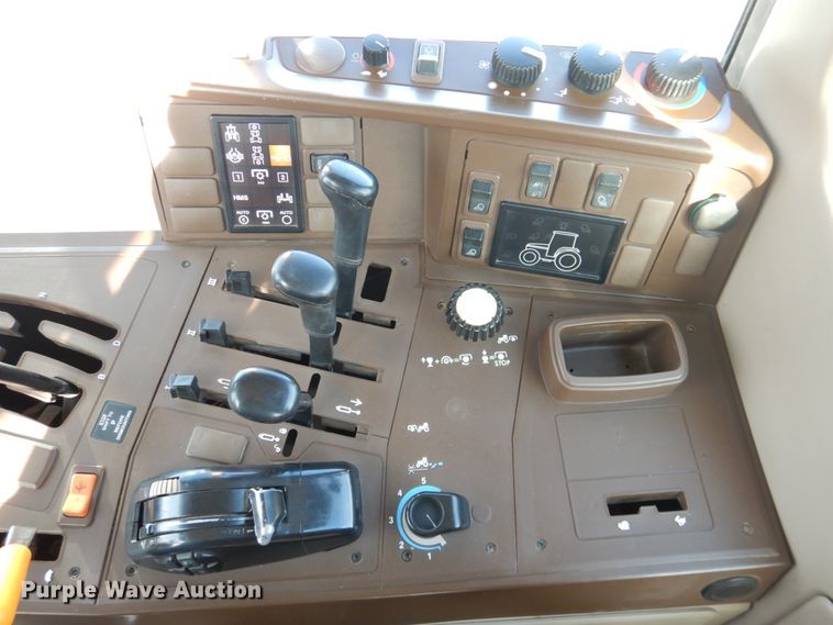 image for item DK1465 2003 John Deere 7220  tractor