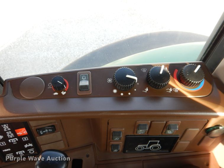 image for item DK1465 2003 John Deere 7220  tractor