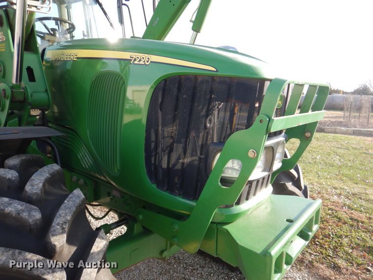 image for item DK1465 2003 John Deere 7220  tractor