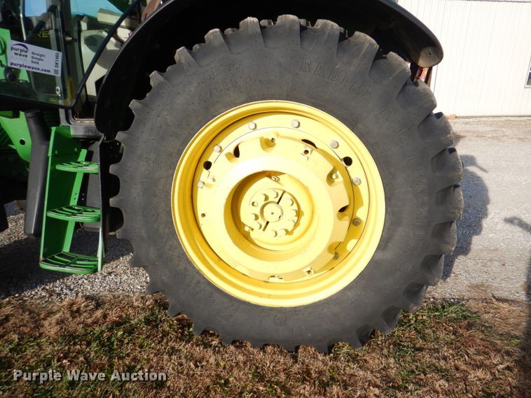 image for item DK1465 2003 John Deere 7220  tractor