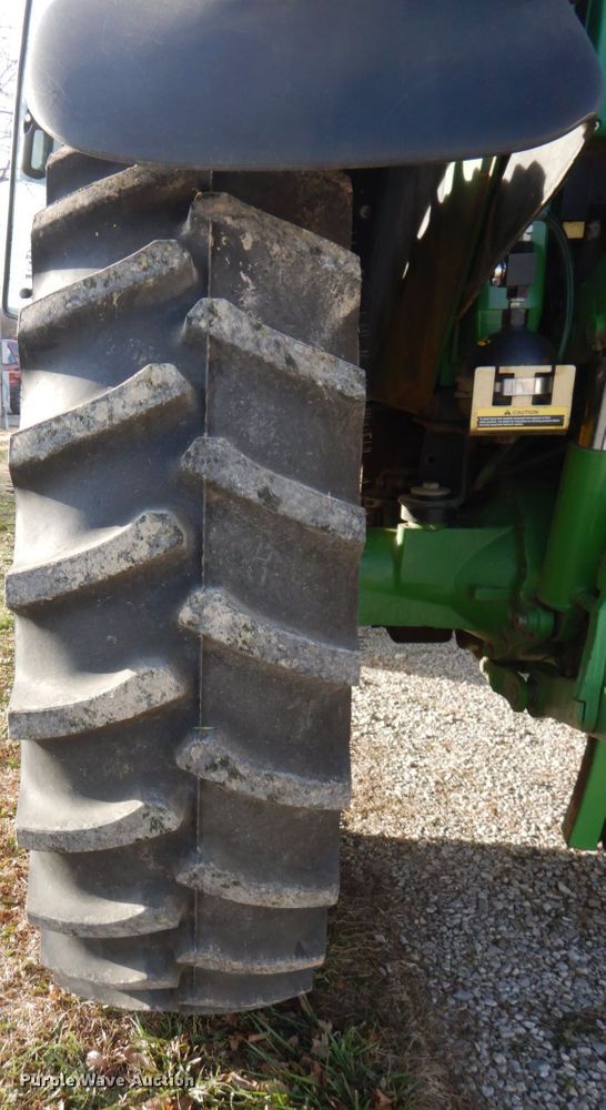 image for item DK1465 2003 John Deere 7220  tractor