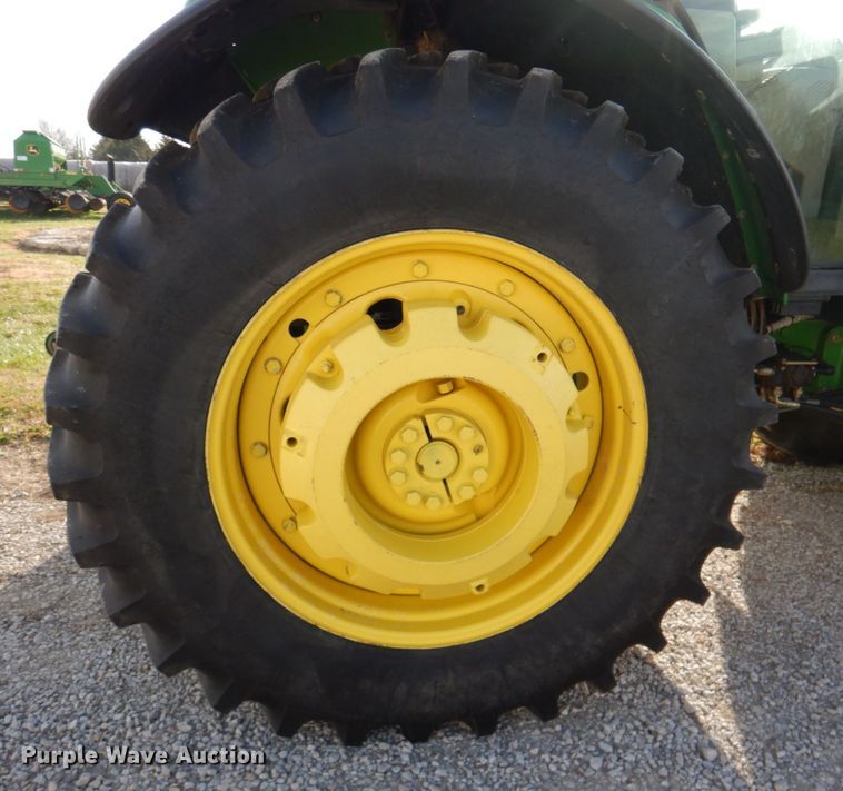 image for item DK1465 2003 John Deere 7220  tractor