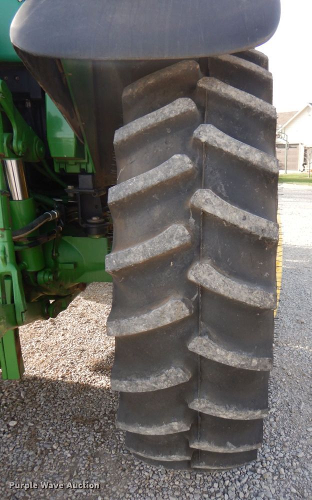 image for item DK1465 2003 John Deere 7220  tractor