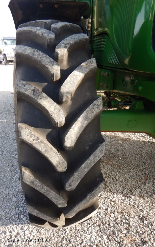 image for item DK1465 2003 John Deere 7220  tractor