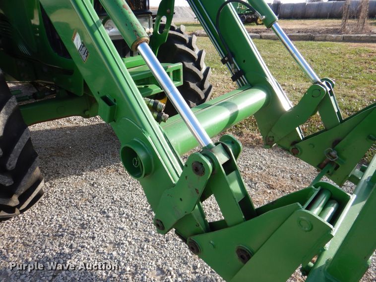 image for item DK1465 2003 John Deere 7220  tractor