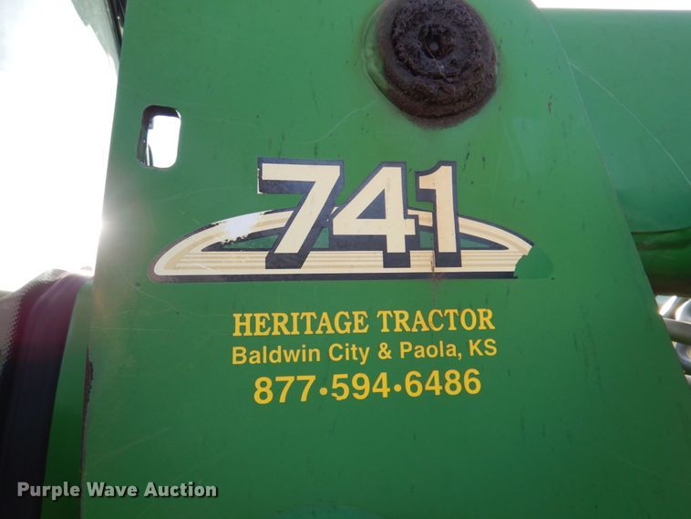 image for item DK1465 2003 John Deere 7220  tractor
