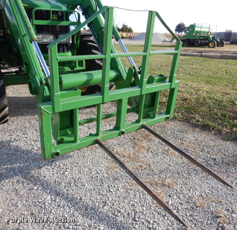 image for item DK1465 2003 John Deere 7220  tractor