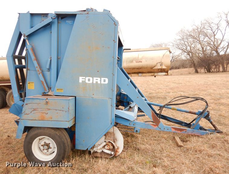 image for item DK3158 Ford 552  round baler